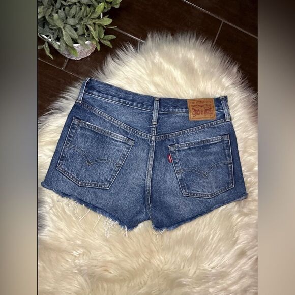 Levi’s 501 button fly Denim cut off shorts sz 26(2) - Picture 5 of 9